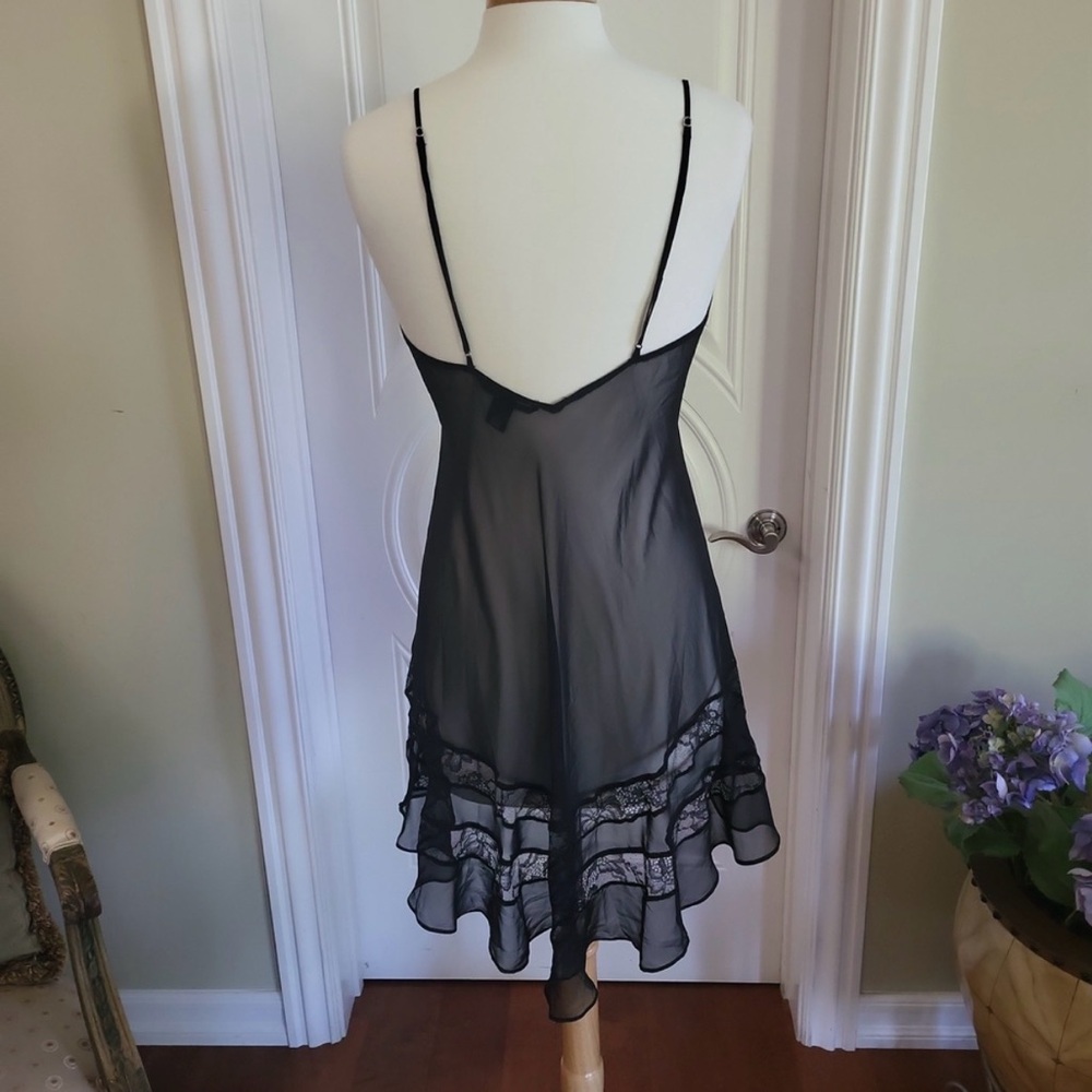 VS black lace nighty - Picture 2 of 5